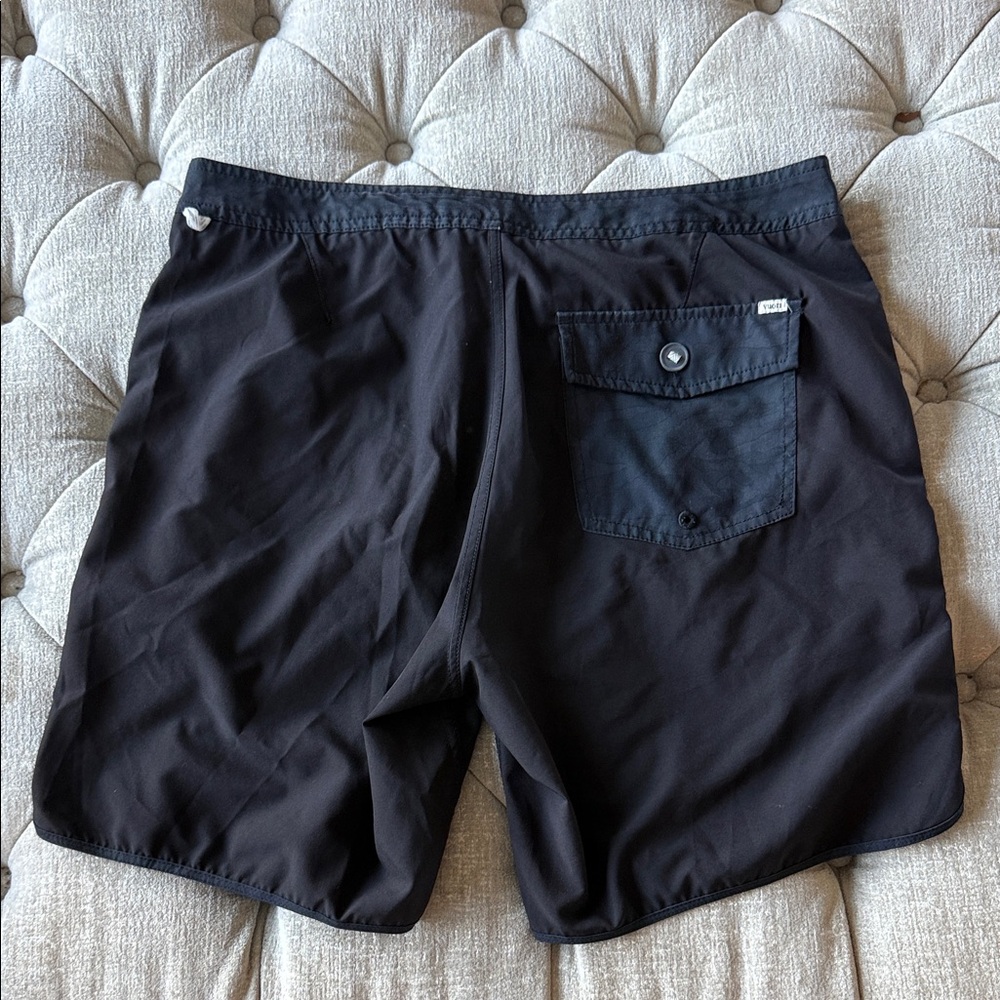 Vuori Men's L Black board Shorts - Picture 4 of 5
